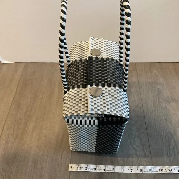 HANDWOVEN Tote Bag Black White - Picture 5 of 8